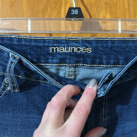 Maurice’s Women's Blue Jeans Sz large short. - Picture 2 of 4